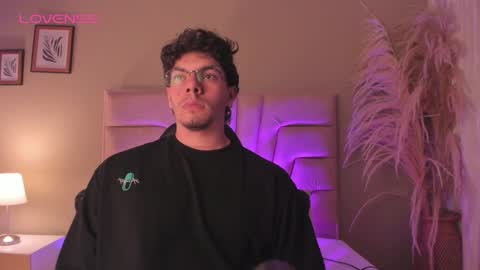 Snapshot of axel_creed chatting on 02/28/26, 04:24 Yooung King online show from 02/28/26, 04:24