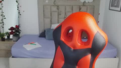 Axel online show from 05/25/26, 01:00