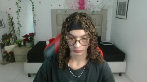 Axel online show from 06/08/26, 01:09