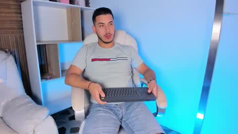 axel_grey_ online show from 09/23/25, 12:30
