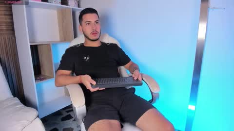 axel_grey_ online show from 09/29/25, 12:32
