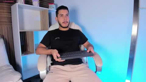 axel_grey_ online show from 10/12/25, 11:53