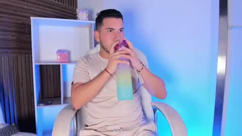 axel_grey_ online show from 10/29/25, 12:18