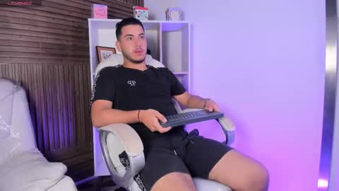 axel_grey_ online show from 11/22/25, 12:15