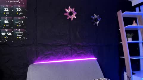 axel_grey_ online show from 12/19/25, 12:23