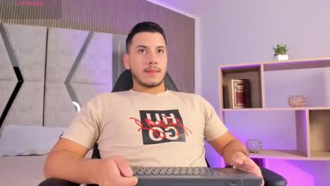 axel_grey_ online show from 02/28/26, 12:28