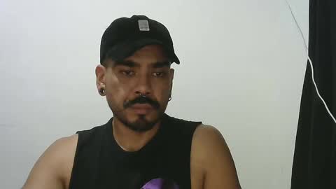 Snapshot of axel_mason chatting on 02/02/25, 04:05 Axel online show from 02/02/25, 04:05