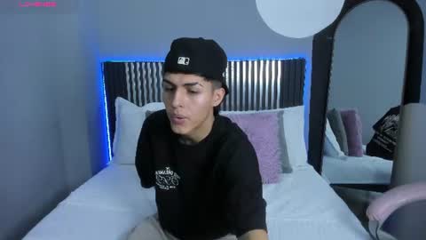 Snapshot of axel_mendoza_ chatting on 07/14/26, 07:30 A X E L online show from 07/14/26, 07:30