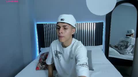 Snapshot of axel_mendoza_ chatting on 07/18/26, 08:01 A X E L online show from 07/18/26, 08:01