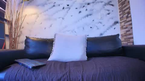 Snapshot of axel_moon_s chatting on 09/17/25, 08:10 Axel Moon online show from 09/17/25, 08:10