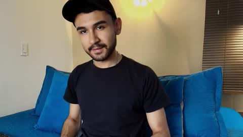 Snapshot of axel_moon_s chatting on 10/14/25, 07:03 Axel Moon online show from 10/14/25, 07:03