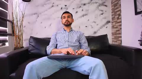 Snapshot of axel_moon_s chatting on 11/03/25, 03:46 Axel Moon online show from 11/03/25, 03:46