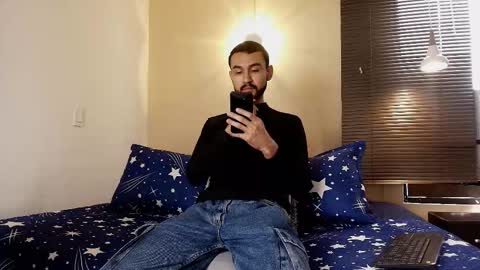 Snapshot of axel_moon_s chatting on 11/11/25, 07:36 Axel Moon online show from 11/11/25, 07:36