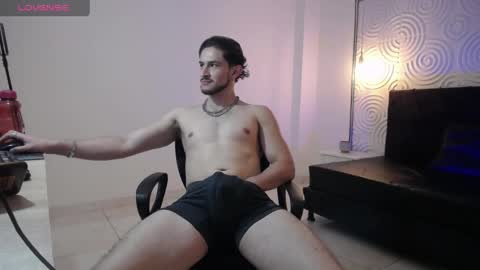 Snapshot of axel_porn_ chatting on 04/11/26, 01:37 Axel online show from 04/11/26, 01:37