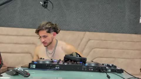 Snapshot of axel_porn_ chatting on 05/27/26, 12:51 Axel online show from 05/27/26, 12:51