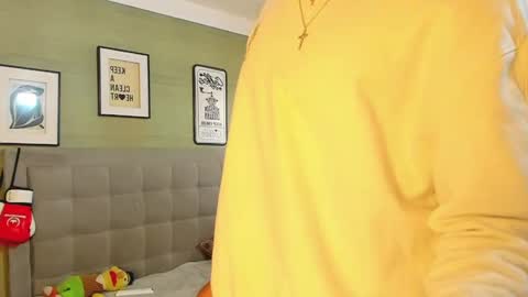 Snapshot of axel_silva3 chatting on 09/27/25, 12:32 AXEL SILVA online show from 09/27/25, 12:32