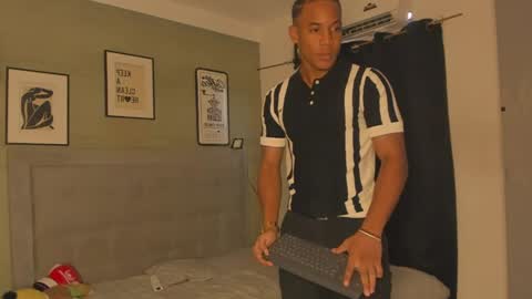 Snapshot of axel_silva3 chatting on 10/11/25, 12:36 AXEL SILVA online show from 10/11/25, 12:36