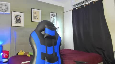 Snapshot of axel_silva3 chatting on 10/19/25, 12:28 AXEL SILVA online show from 10/19/25, 12:28