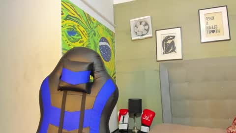 Snapshot of axel_silva3 chatting on 10/22/25, 12:27 AXEL SILVA online show from 10/22/25, 12:27