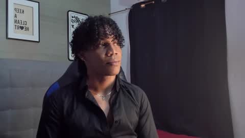 Snapshot of axel_silva3 chatting on 10/25/25, 12:23 AXEL SILVA online show from 10/25/25, 12:23