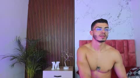 Snapshot of axel_stein2 chatting on 12/04/24, 08:23 Axel online show from 12/04/24, 08:23