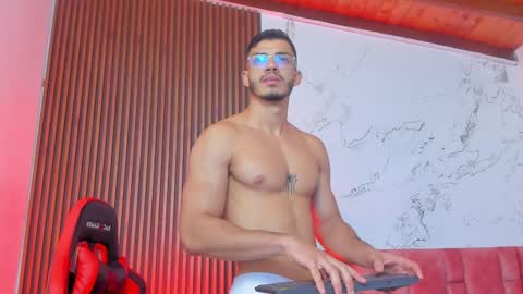 Snapshot of axel_stein2 chatting on 12/19/24, 10:02 Axel online show from 12/19/24, 10:02