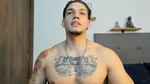 Snapshot of axel_taylor21 chatting on 10/10/25, 02:54 INDEPENDENT MODEL online show from 10/10/25, 02:54