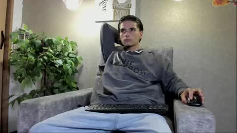 Snapshot of axel_wiliams chatting on 12/03/25, 06:43 axel online show from 12/03/25, 06:43