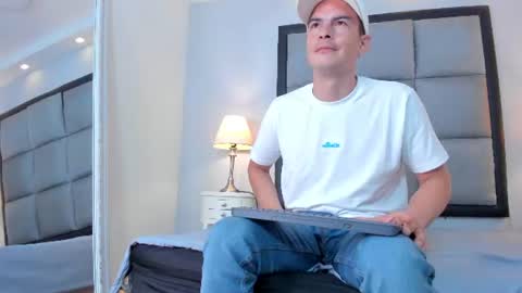 Snapshot of axel_wolfe chatting on 07/20/26, 08:33 axel_wolfe online show from 07/20/26, 08:33