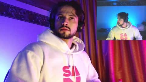 Snapshot of axelcr0ss chatting on 09/21/25, 06:04 axelcr0ss online show from 09/21/25, 06:04