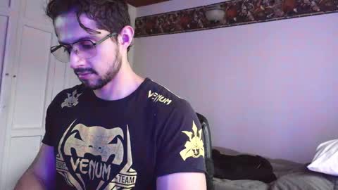 Snapshot of axelcr0ss chatting on 11/12/25, 09:47 axelcr0ss online show from 11/12/25, 09:47