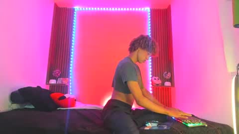 axelfox_ online show from 02/25/25, 01:41