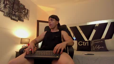 axelmartinezz online show from 06/19/26, 09:51