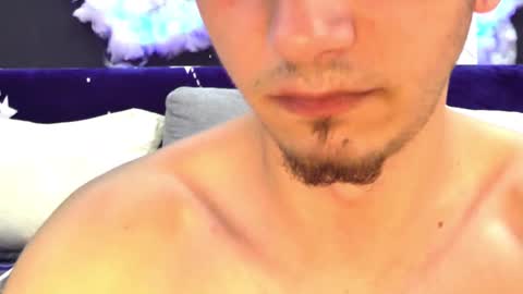 Snapshot of axelmaxximo chatting on 10/24/25, 03:03 Axxel online show from 10/24/25, 03:03