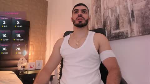 Snapshot of axelthompsom chatting on 09/21/25, 11:45 Axel Thompsom online show from 09/21/25, 11:45