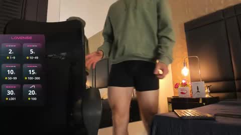 Snapshot of axelthompsom chatting on 10/02/25, 11:39 Axel Thompsom online show from 10/02/25, 11:39