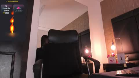 Snapshot of axelthompsom chatting on 10/03/25, 11:51 Axel Thompsom online show from 10/03/25, 11:51