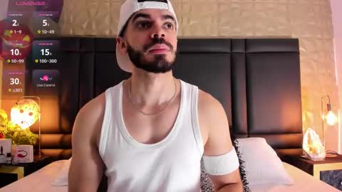 Snapshot of axelthompsom chatting on 10/21/25, 11:22 Axel Thompsom online show from 10/21/25, 11:22