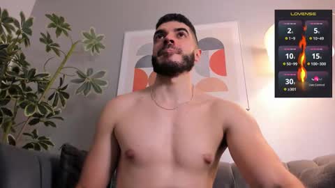 Snapshot of axelthompsom chatting on 10/25/25, 10:59 Axel Thompsom online show from 10/25/25, 10:59