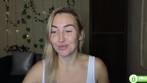 Jully online show from 11/12/25, 06:41