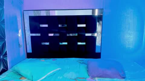 Mariana online show from 10/31/25, 04:08