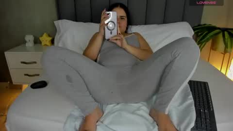 Snapshot of ayla13_ chatting on 07/06/26, 06:43 Alyda Jaramillo online show from 07/06/26, 06:43
