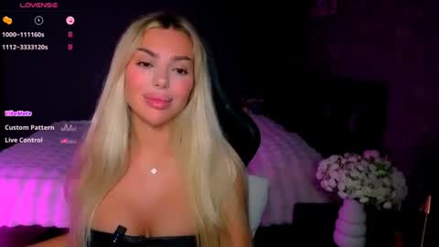 Snapshot of ayla_demir chatting on 07/12/26, 08:00 Ayla Demir online show from 07/12/26, 08:00
