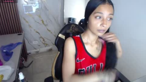 aylanny_m online show from 04/05/26, 07:38