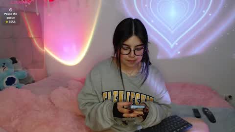 Snapshot of ayleen_honey chatting on 10/23/25, 10:08 Ayleen online show from 10/23/25, 10:08
