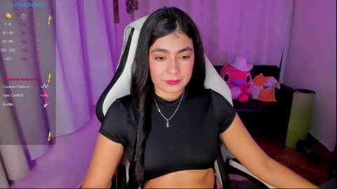 Snapshot of aylenmiller_ chatting on 10/08/25, 02:20 Aylen online show from 10/08/25, 02:20