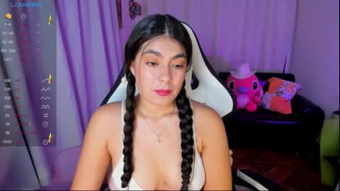 Snapshot of aylenmiller_ chatting on 10/23/25, 02:11 Aylen online show from 10/23/25, 02:11