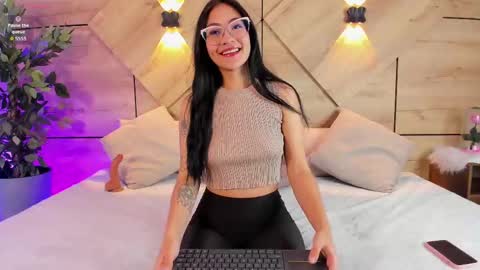 ayllin  online show from 10/01/25, 07:31