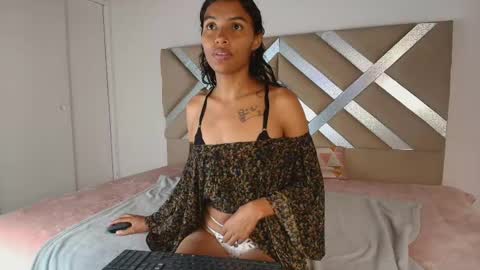 Snapshot of aylin_valerie chatting on 06/08/26, 07:25 aylin_valerie online show from 06/08/26, 07:25