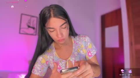 Snapshot of aylinz chatting on 07/16/26, 11:27 Alish online show from 07/16/26, 11:27